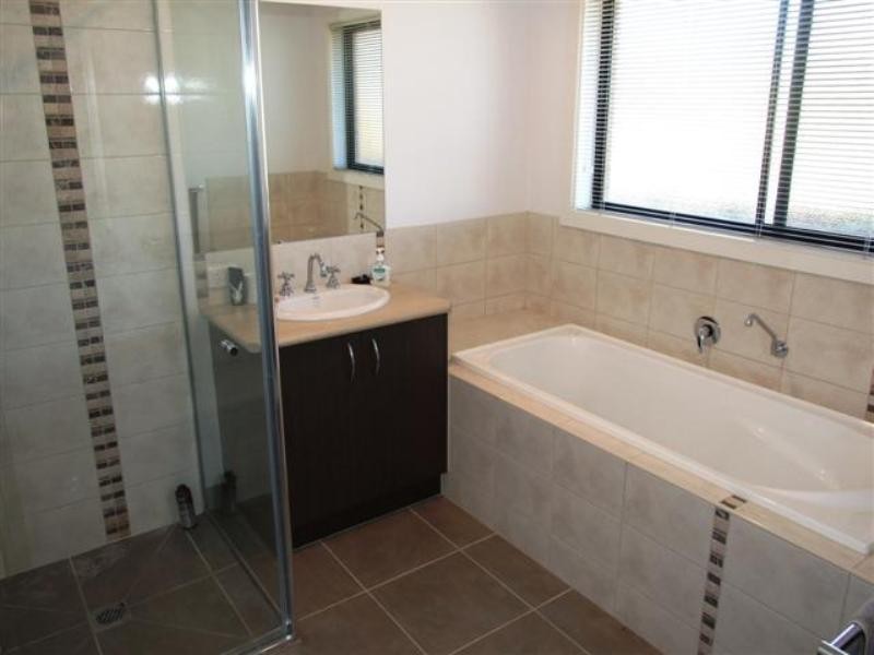 1 Egret Way, Cowes VIC 3922