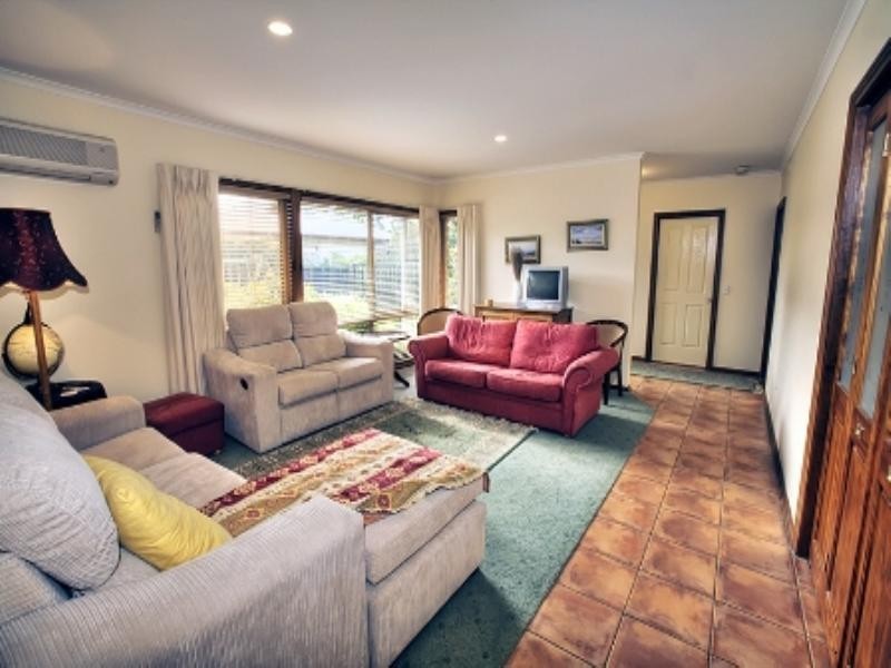 8 Hotham Close, Cowes VIC 3922