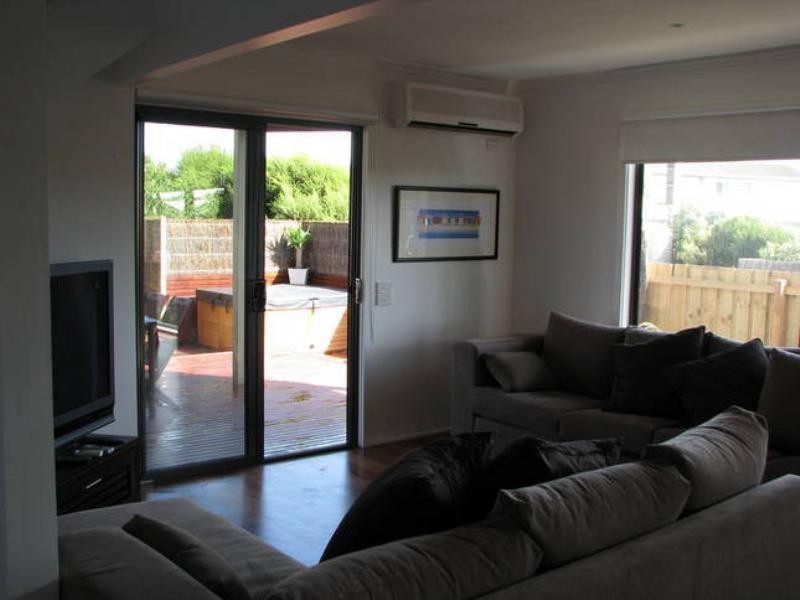 11 Barry Street, Sunderland Bay VIC 3922