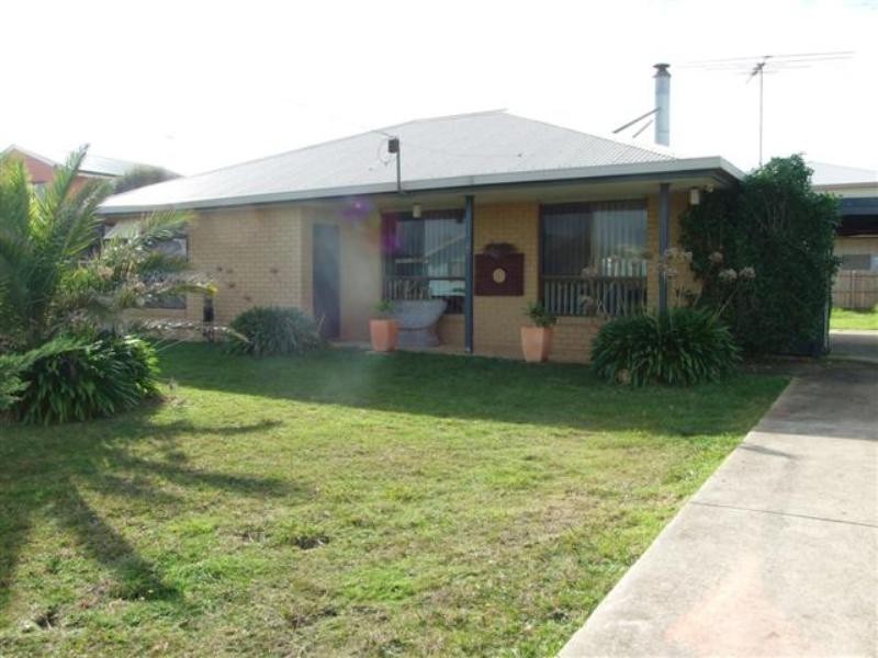 8 Sinclair Avenue, Surf Beach VIC 3922