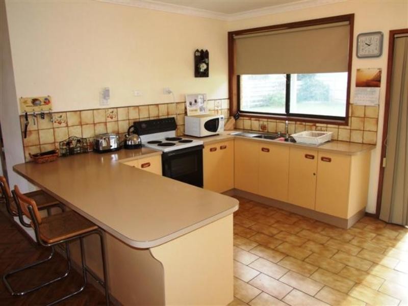 8 Sinclair Avenue, Surf Beach VIC 3922