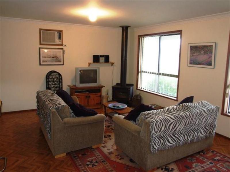 8 Sinclair Avenue, Surf Beach VIC 3922