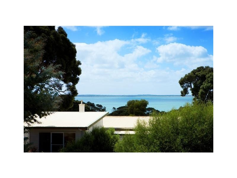 4 Penguin Avenue, Cowes VIC 3922