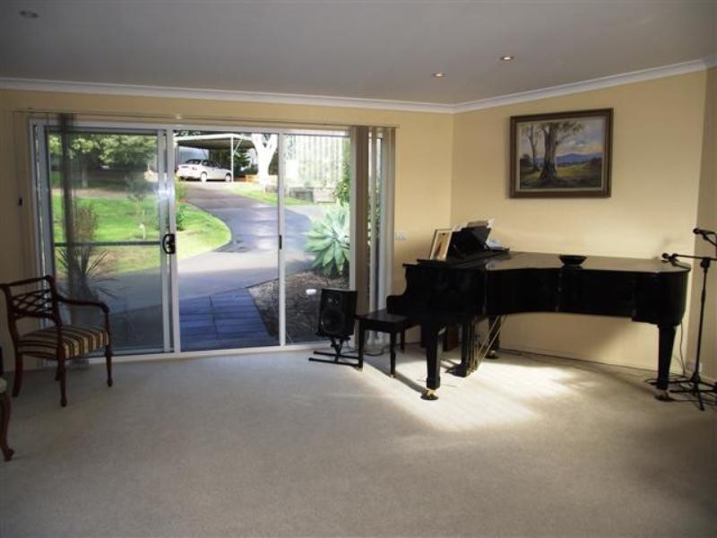 4 Penguin Avenue, Cowes VIC 3922