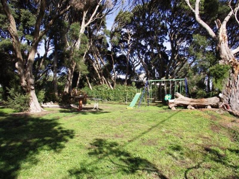 4 Penguin Avenue, Cowes VIC 3922