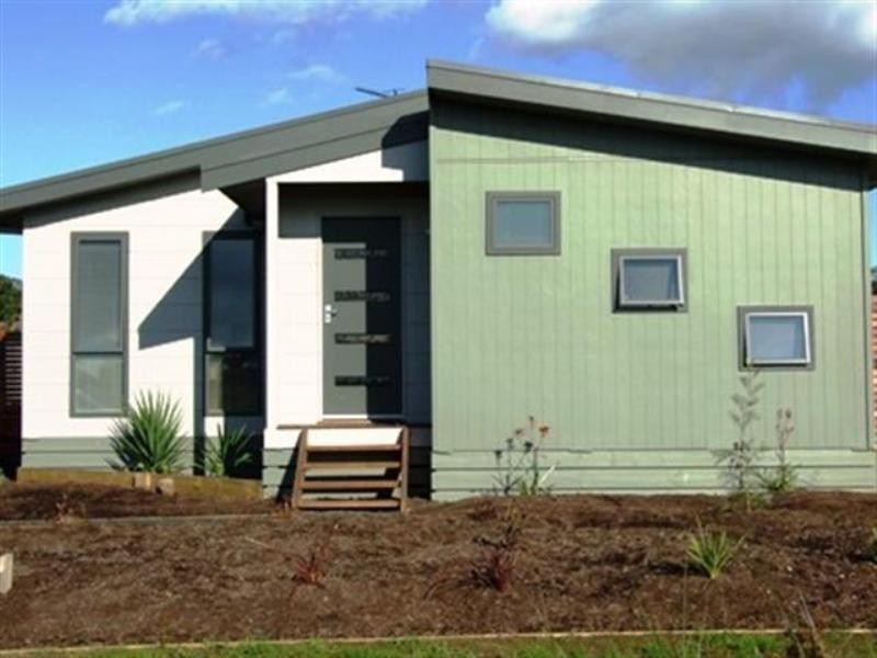 13 Rosella Grove, Cowes VIC 3922