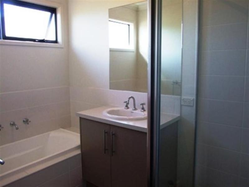 13 Rosella Grove, Cowes VIC 3922