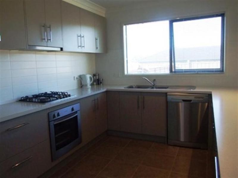 13 Rosella Grove, Cowes VIC 3922