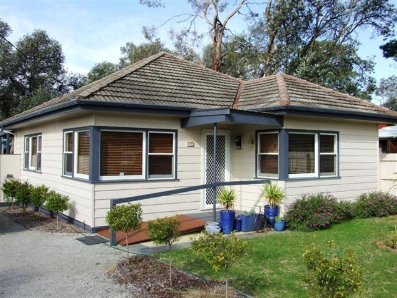 17 Broughton Avenue, Cowes VIC 3922