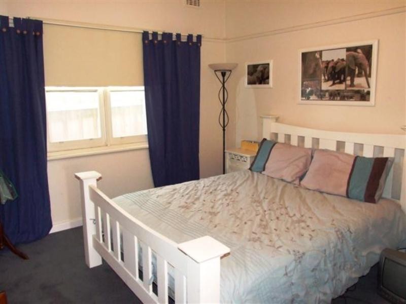 17 Broughton Avenue, Cowes VIC 3922