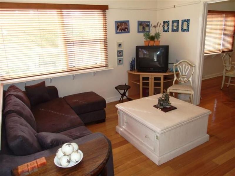 17 Broughton Avenue, Cowes VIC 3922