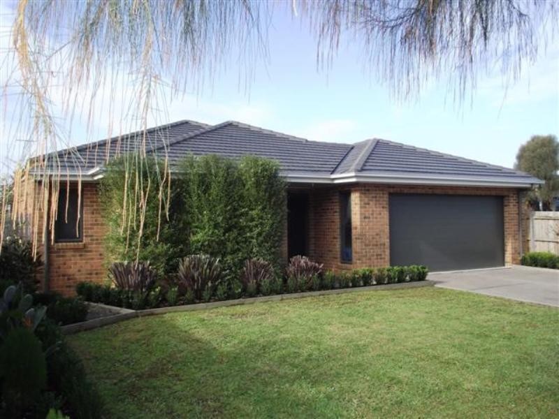 3 Chloe Close, Cowes VIC 3922