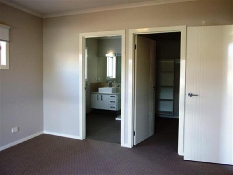 2/24 Redwood Drive, Cowes VIC 3922