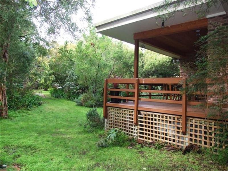 2 Bayview Road, Silverleaves VIC 3922