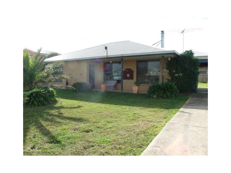8 Sinclair Avenue, Surf Beach VIC 3922