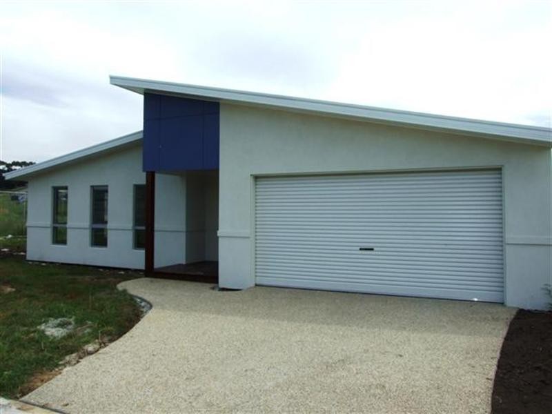 6 Rosella Grove, Cowes VIC 3922