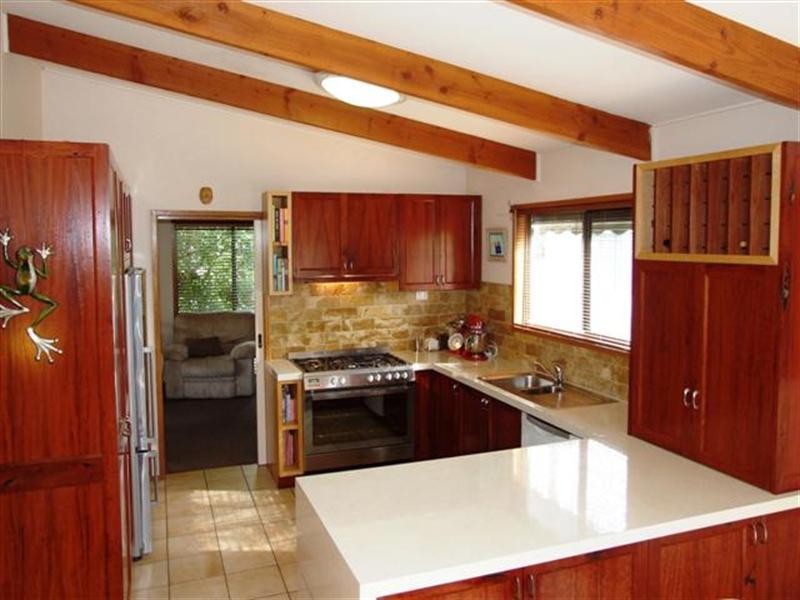 10 Leslie Avenue, Cowes VIC 3922