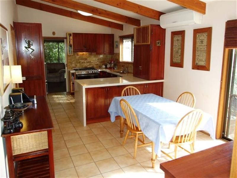 10 Leslie Avenue, Cowes VIC 3922