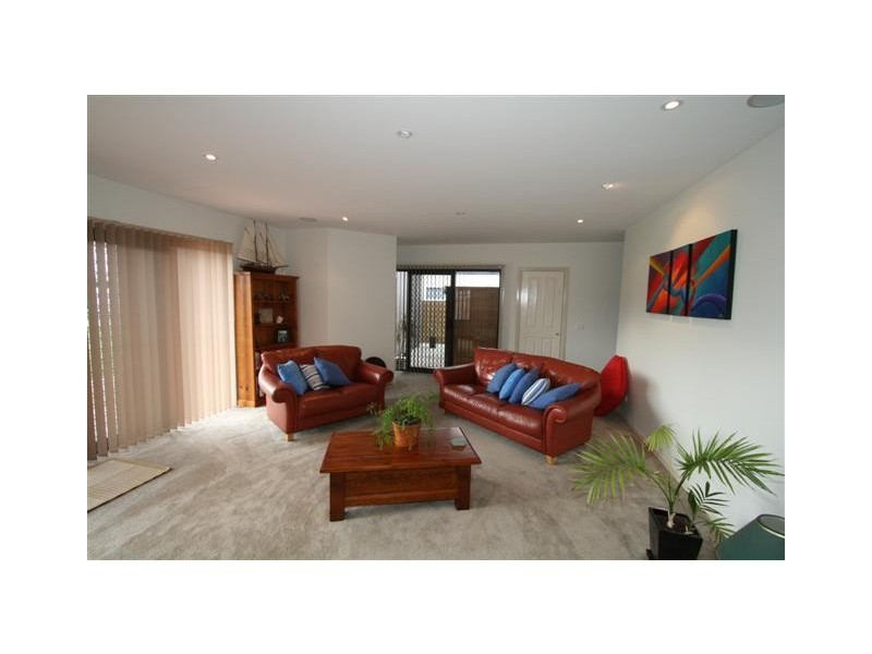 3 Eucalypt Close, Cowes VIC 3922