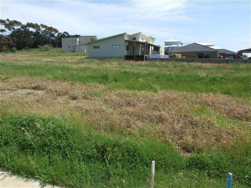 8 Wagtail Way, Cowes VIC 3922