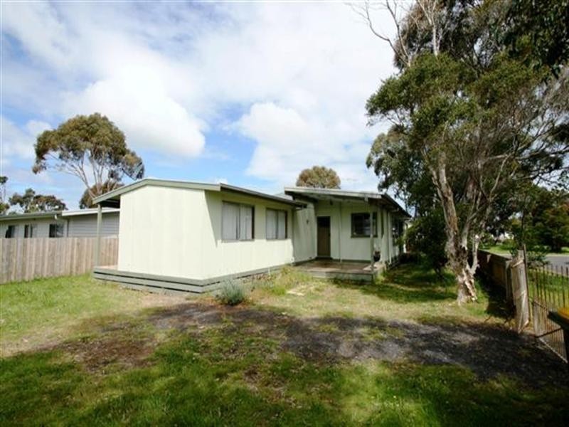 18 Koala Street, Cowes VIC 3922