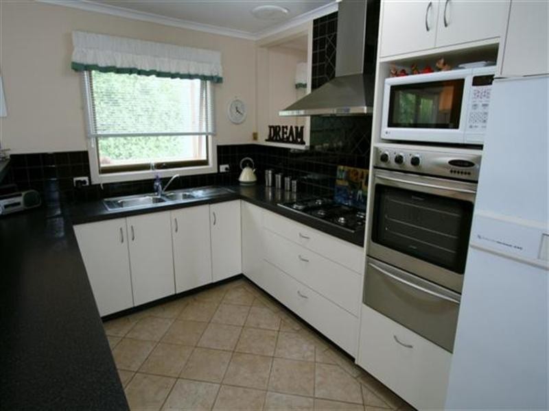 7 Robert Drive, Cowes VIC 3922