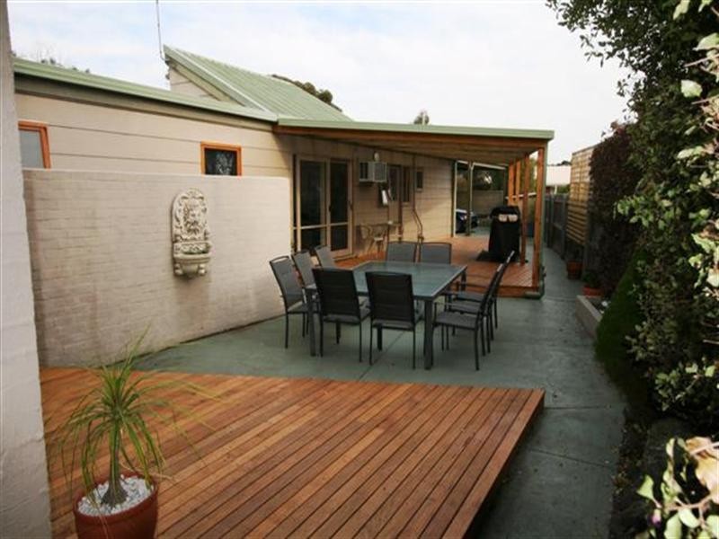 7 Robert Drive, Cowes VIC 3922