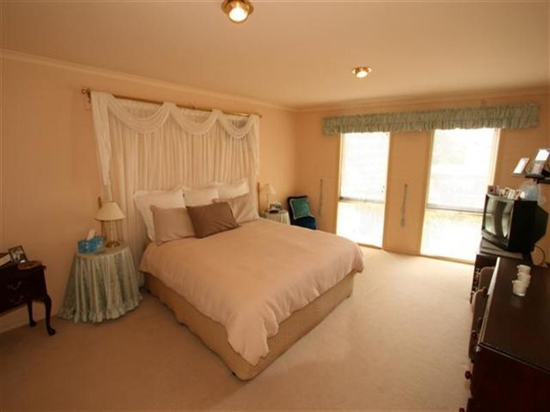 7 Robert Drive, Cowes VIC 3922