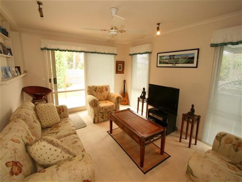 7 Robert Drive, Cowes VIC 3922