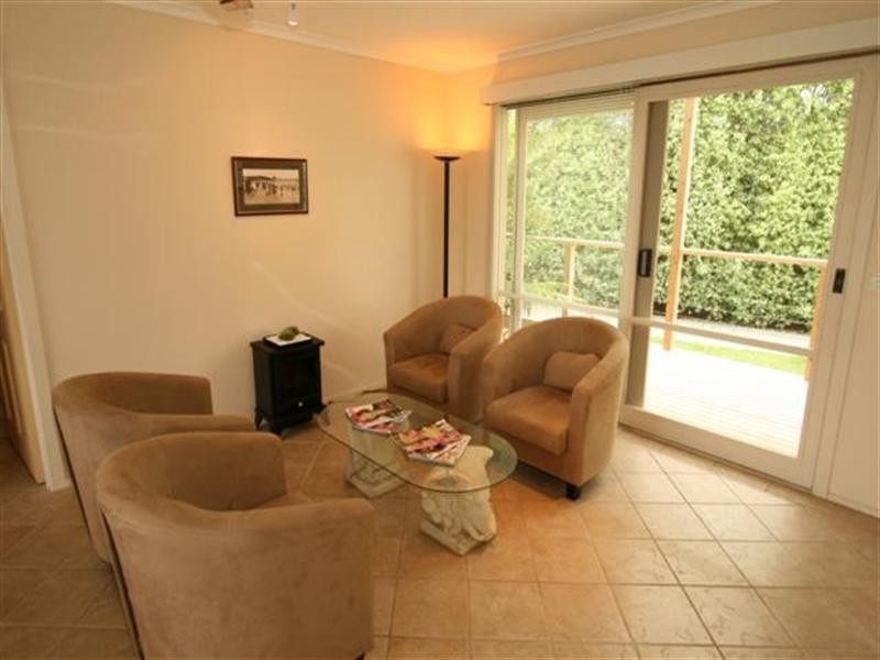 7 Robert Drive, Cowes VIC 3922