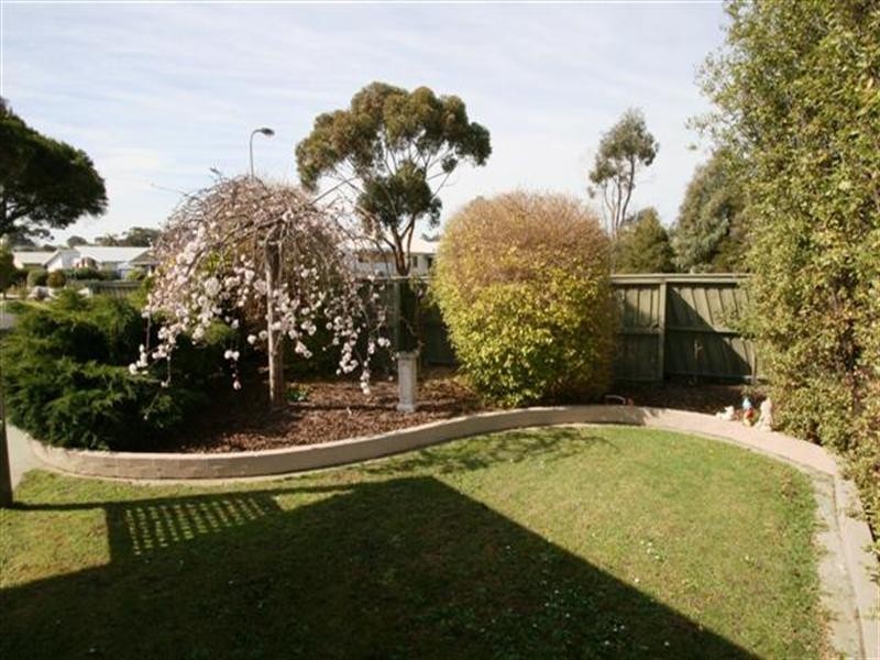 7 Robert Drive, Cowes VIC 3922