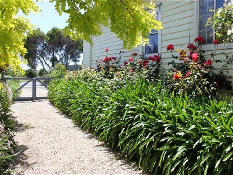 33 Phillip Island Road, Surf Beach VIC 3922