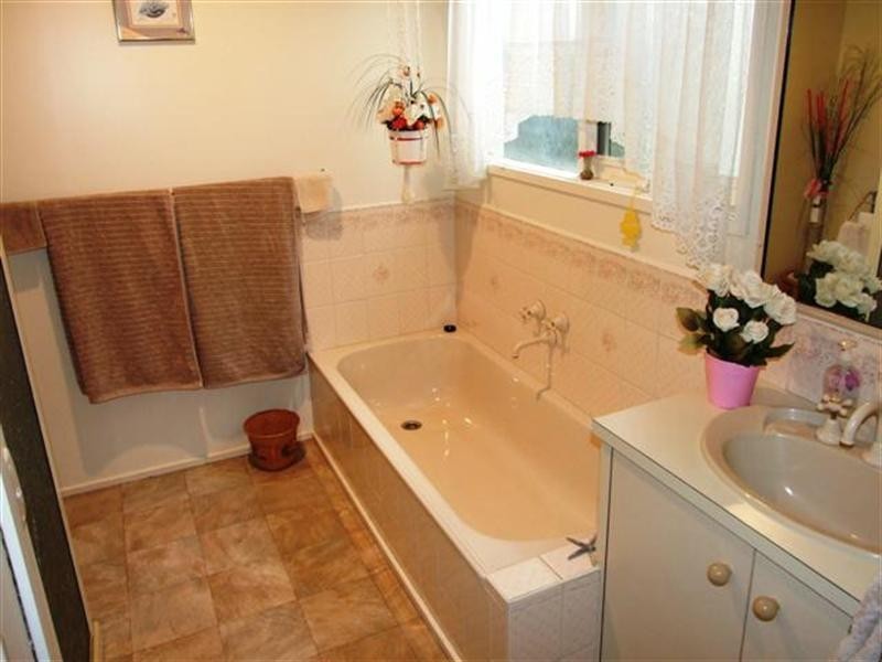 4 Hollydene Court, Cowes VIC 3922