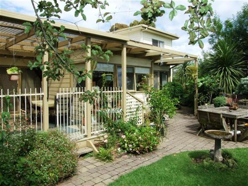 4 Hollydene Court, Cowes VIC 3922