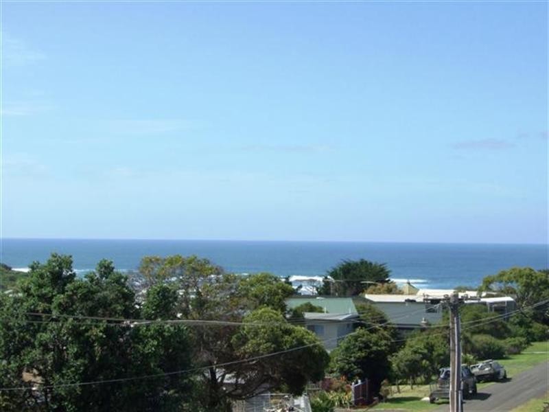 24 Hollywood Crescent, Smiths Beach VIC 3922