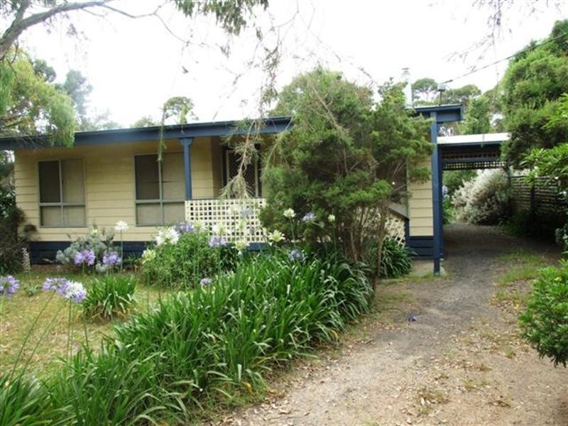 33 Churchill Drive, Cowes VIC 3922