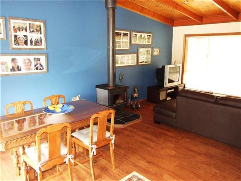 33 Churchill Drive, Cowes VIC 3922