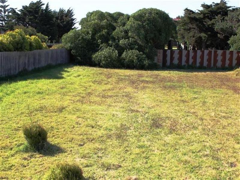 16 Pine Avenue, Surf Beach VIC 3922