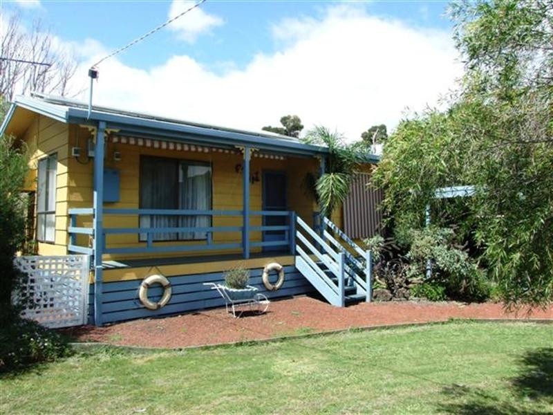 11 Pine Avenue, Cowes VIC 3922