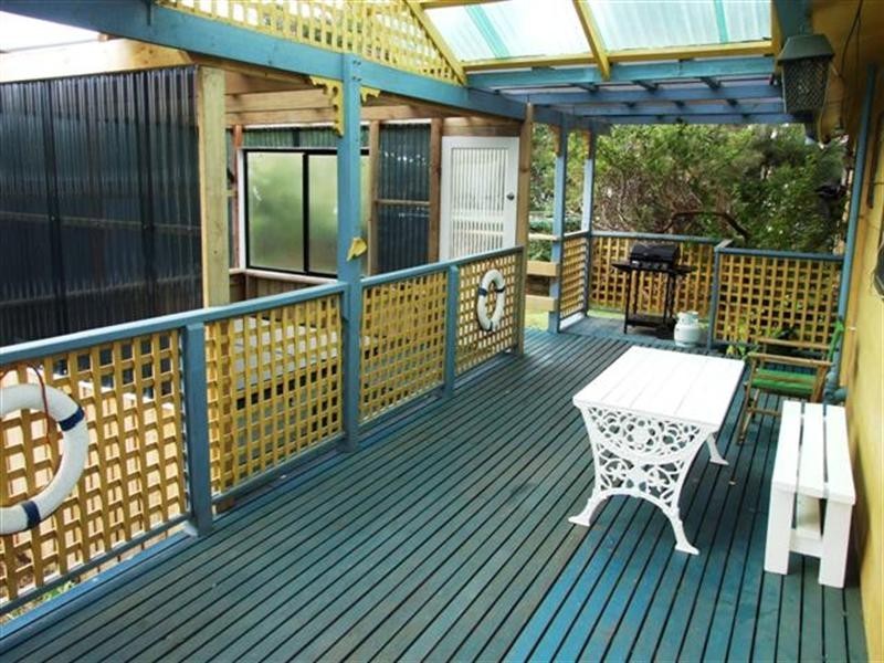11 Pine Avenue, Cowes VIC 3922