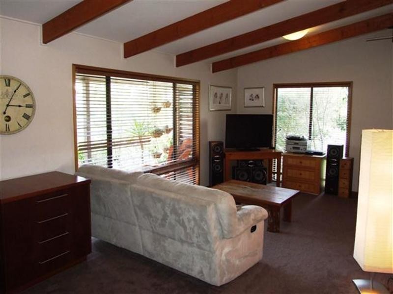 10 Leslie Avenue, Cowes VIC 3922