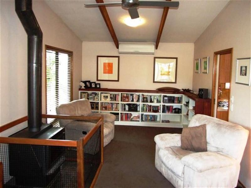 10 Leslie Avenue, Cowes VIC 3922