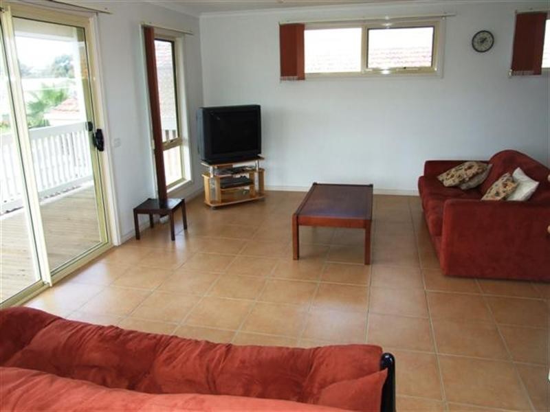 16 Irving Road, Cowes VIC 3922