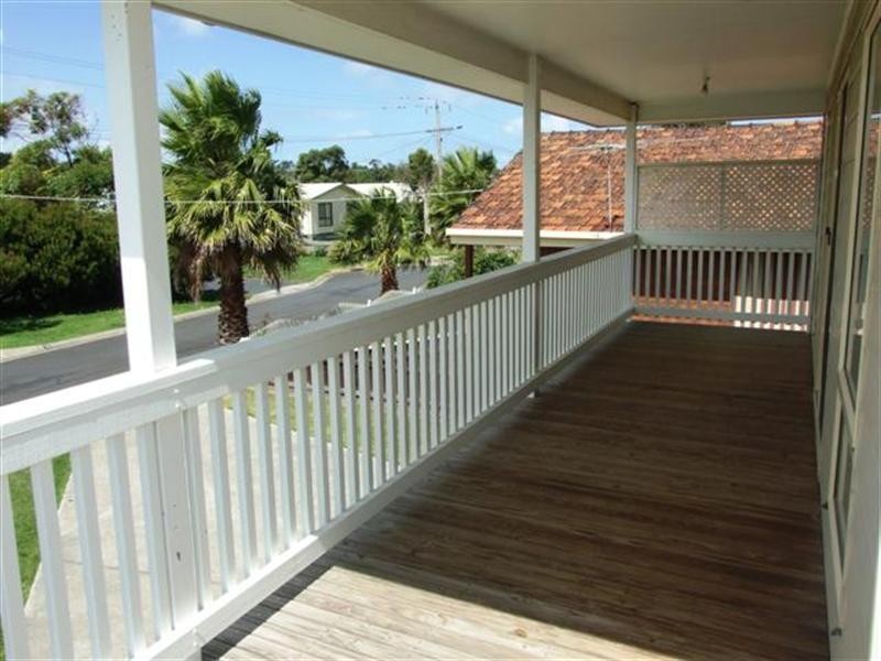 16 Irving Road, Cowes VIC 3922