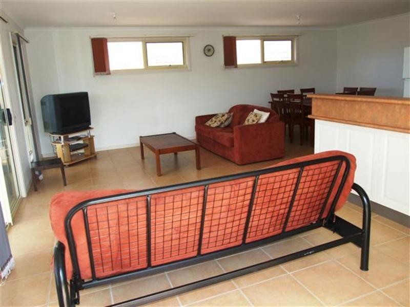 16 Irving Road, Cowes VIC 3922