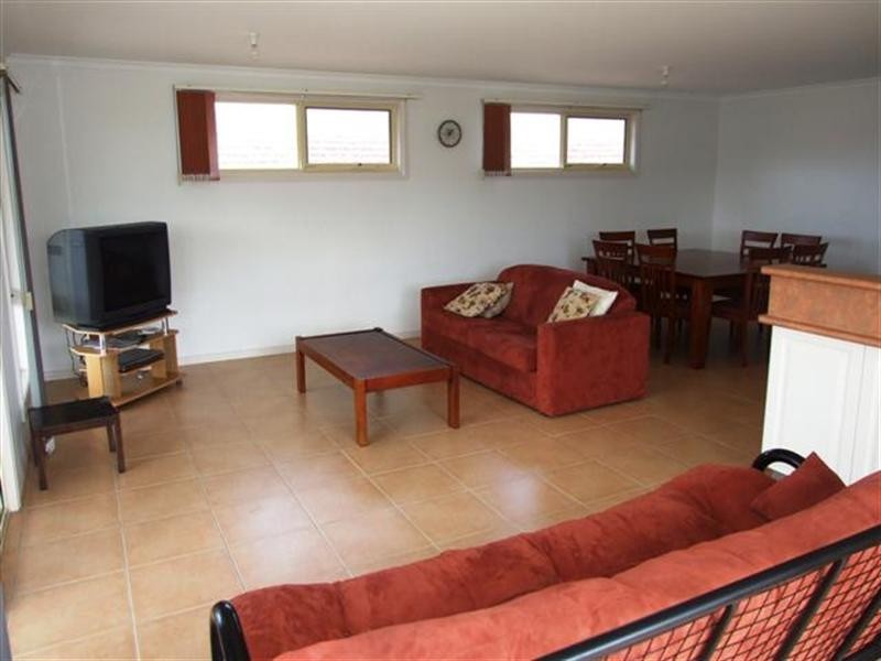 16 Irving Road, Cowes VIC 3922