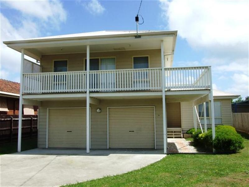 16 Irving Road, Cowes VIC 3922