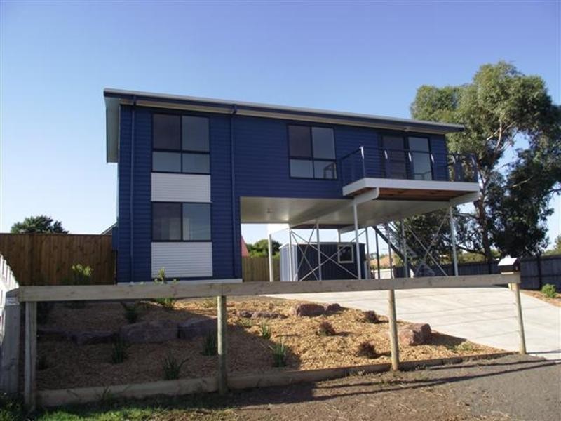 2 Grevilia Close, Cowes VIC 3922