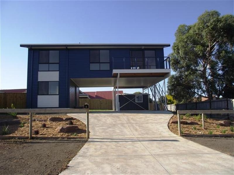 2 Grevilia Close, Cowes VIC 3922