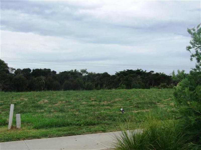 8 Cove Place, Cowes VIC 3922